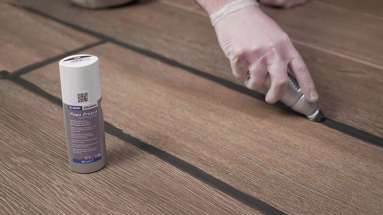 Mapei Ultracare FUGA FRESCA 114 ANTRACITE vernice polimerica per rinnovare il colore delle fughe cementizie Flacone 160gr.